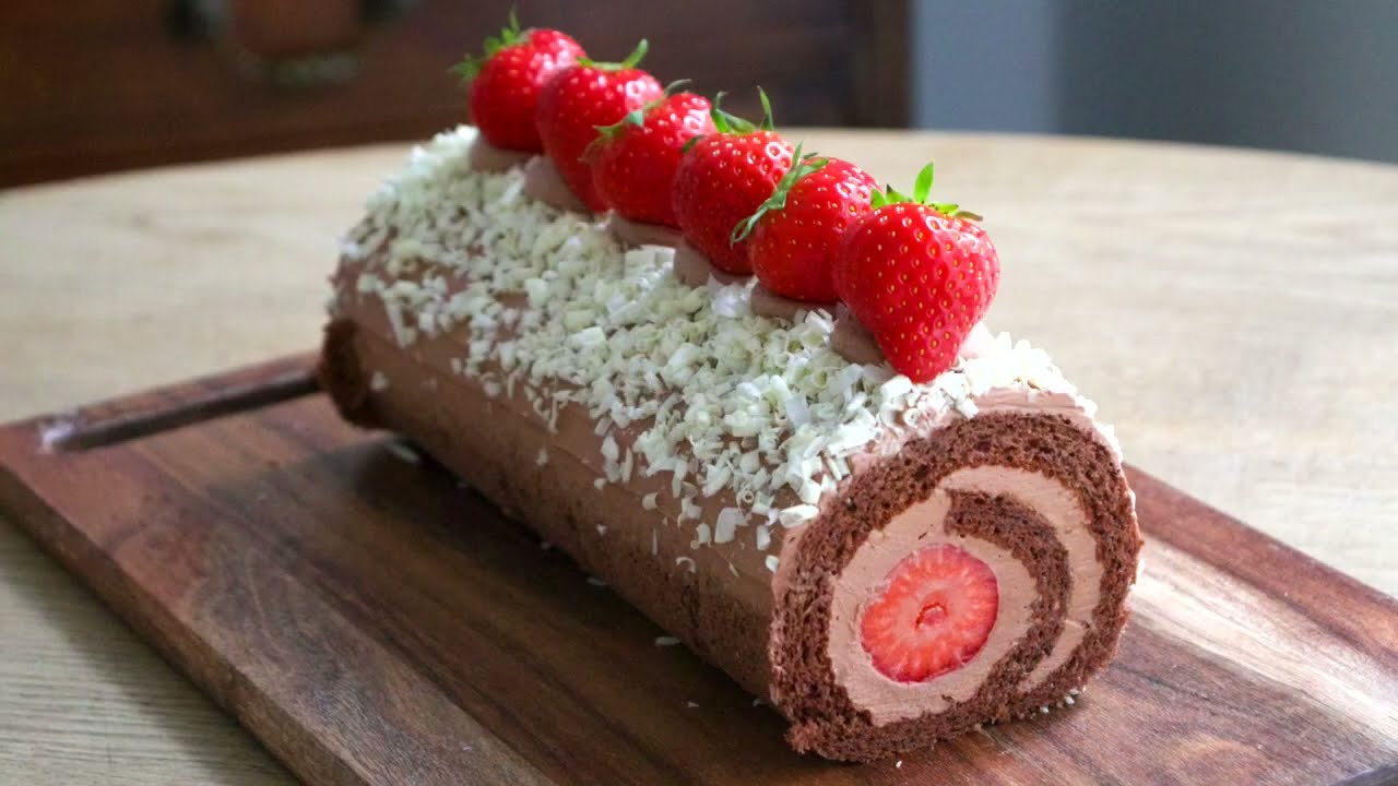 いちごロール ふわふわしっとりロールケーキ！あまおう苺を使用した、期間限定
