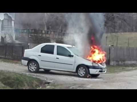 Video: Un Poltergeist De Incendiu A Ars O Gaură Pătrată Pe Canapea - - Vedere Alternativă