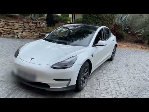 Video: Hoe gebruik je de feestmodus op Tesla?