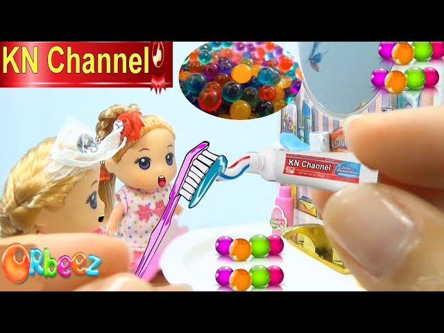 KN Channel GIÁO DỤC MẦM NON | BÚP BÊ BARBIE CHƠI BỒN TẮM HẠT NỞ | Đồ chơi trẻ em CỦA BÉ NA class=