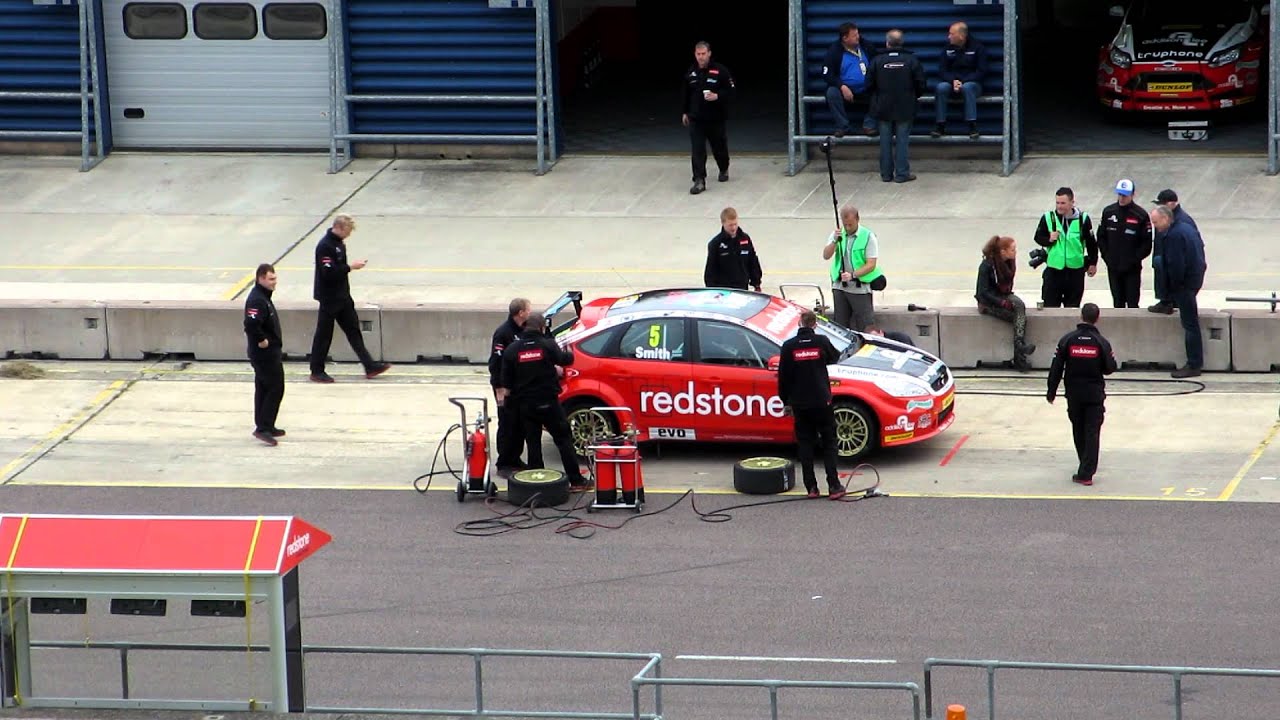 Redstone Racing BTCC Pitstop practice at Rockingham - YouTube