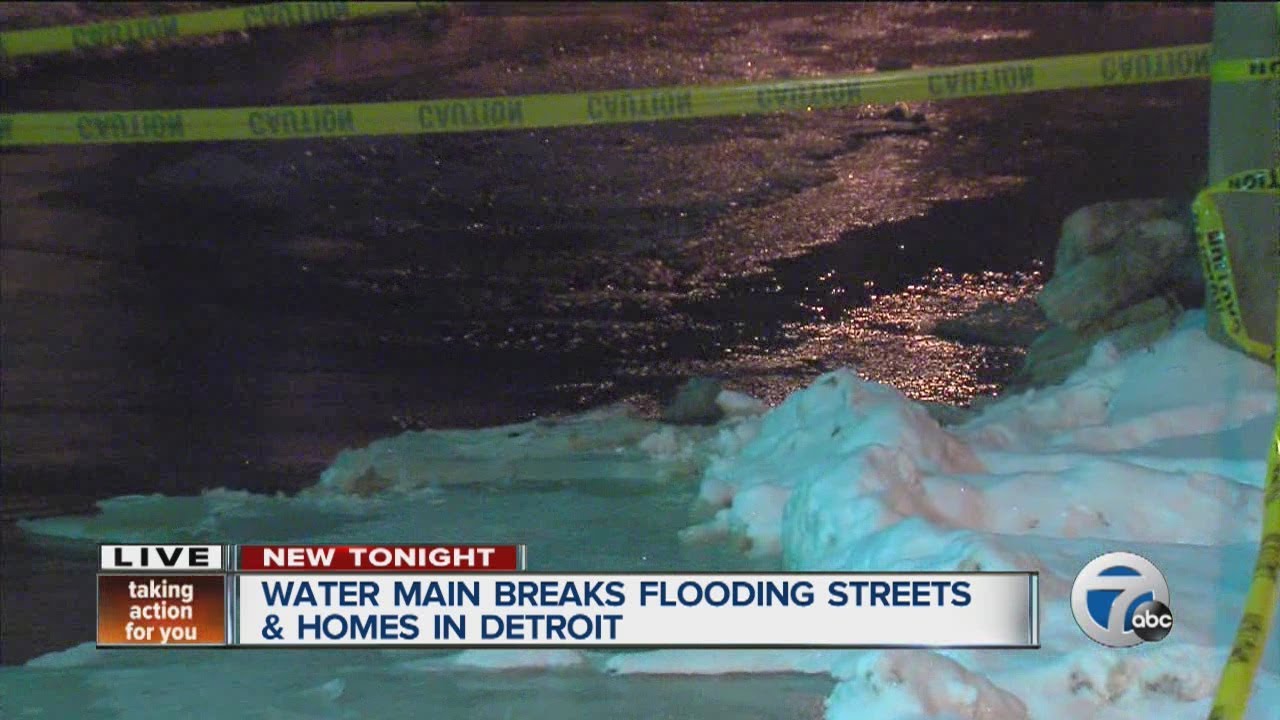 Water main breaks flooding streets and homes in Detroit - YouTube