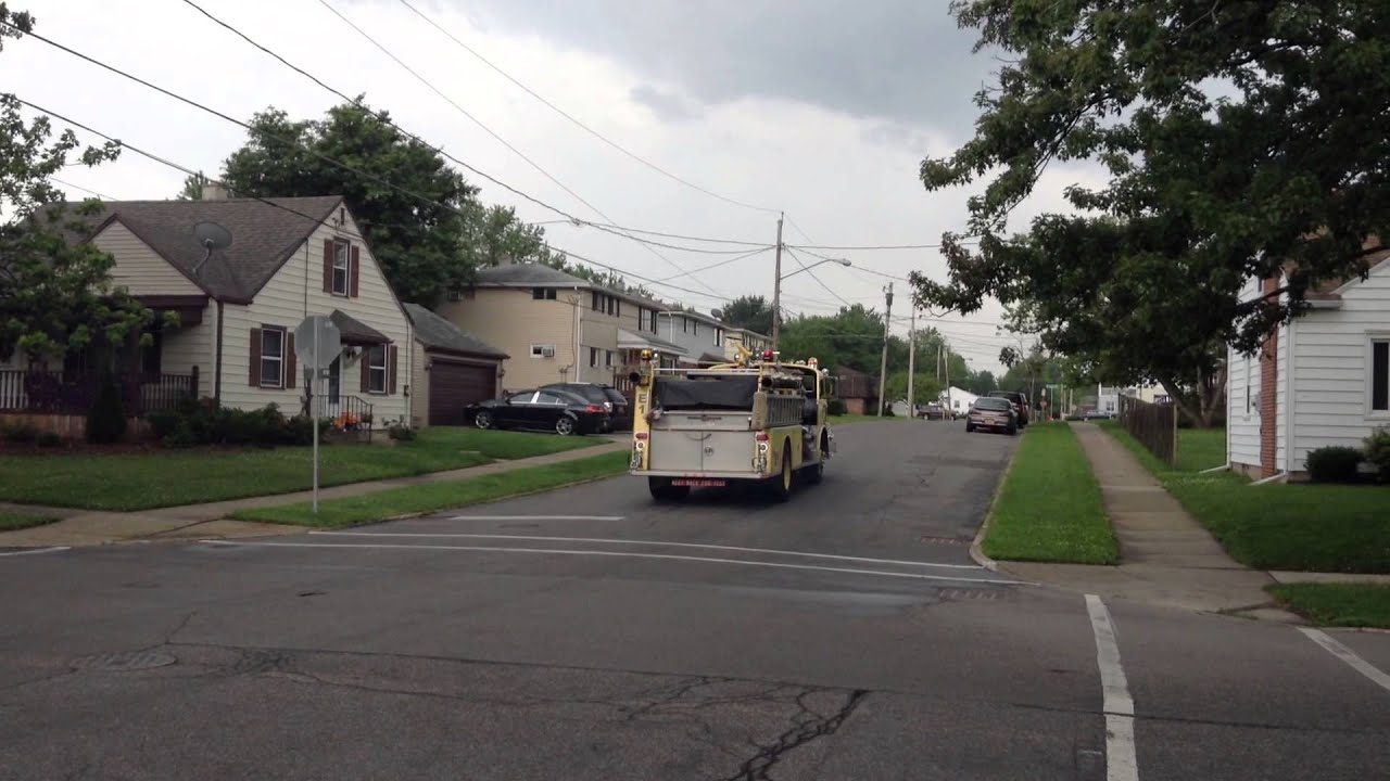 TFD Engine 3 responding to a alarm call - YouTube