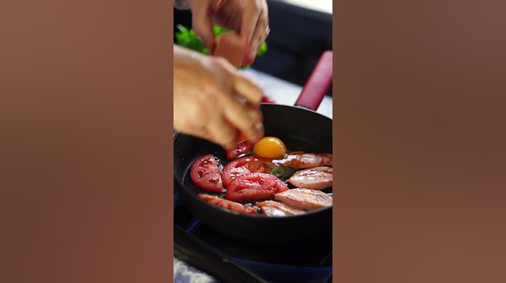 Яичница по-русски | Яичница с докторской колбасой и помидорами