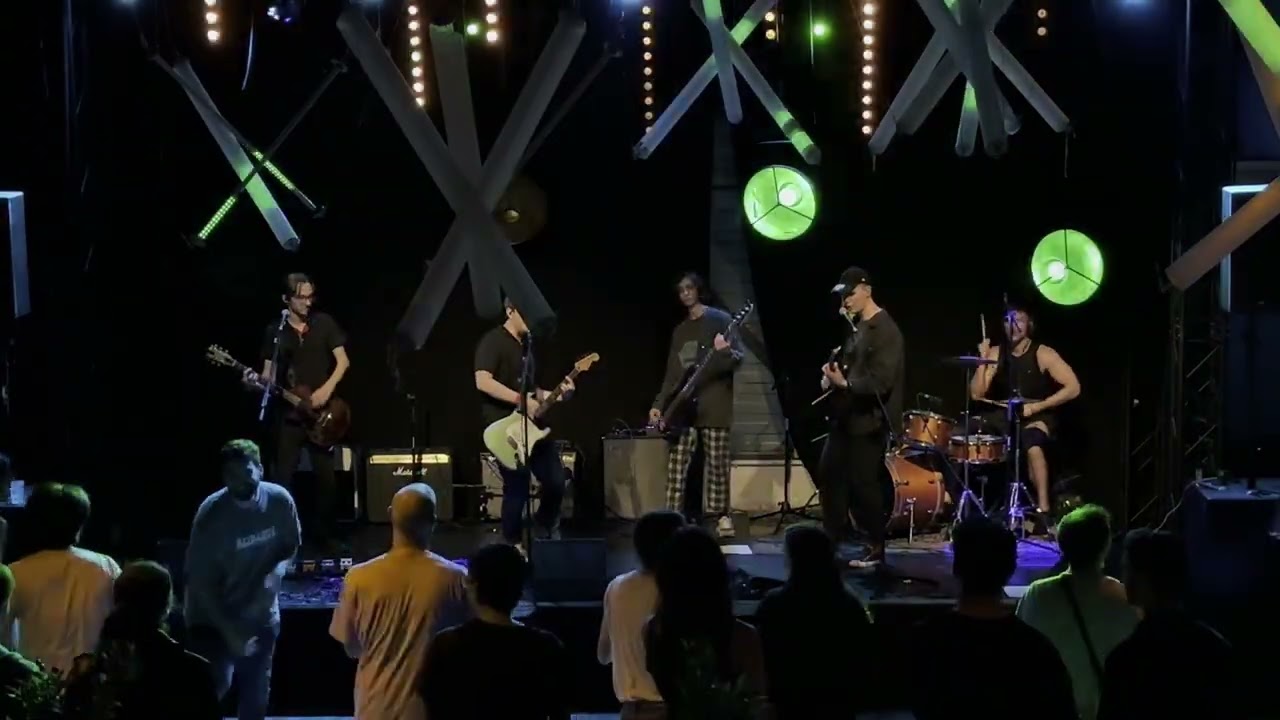 Give Me Novacaine / She's A Rebel / Look Ma, No Brains (Green Day cover) - Dookie | Live