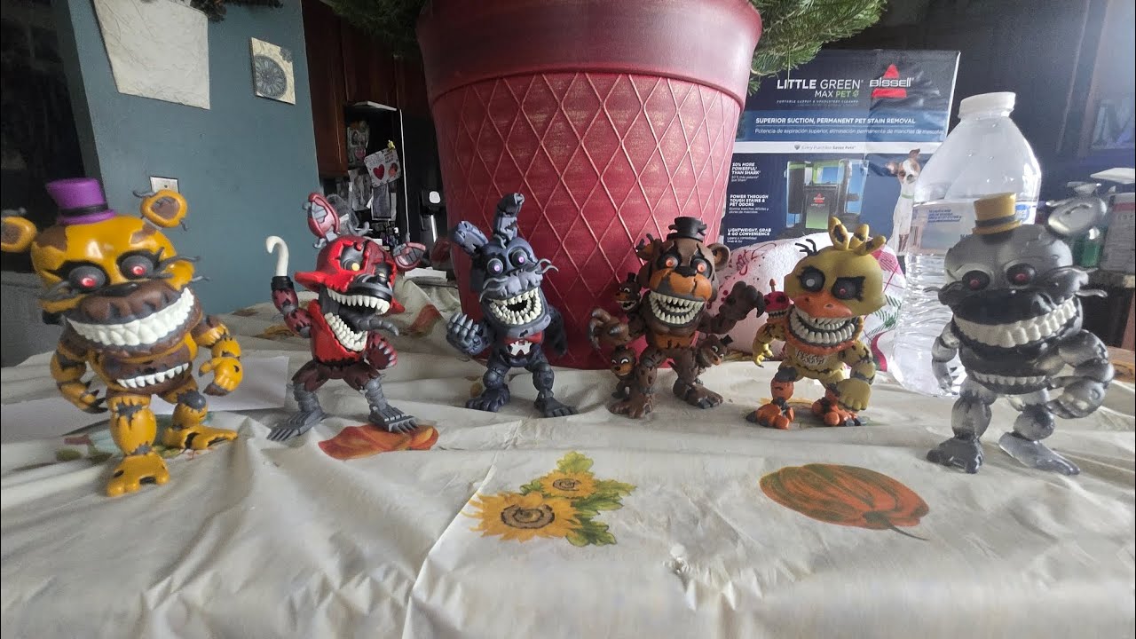 Reviewing the new Fnaf 4 Nightmare animatronics Youtooz!