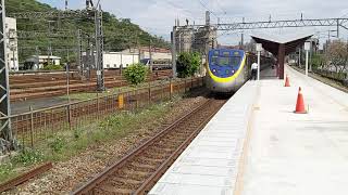 2144次經由山線開往基隆的EMU808 EMU807微笑號區間車，和個人二度拍攝兩列EMU900型EMU901和EMU902區間車合影