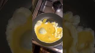إزاي تعمل بيض أومليت في ٣٠ ثانية 🫓