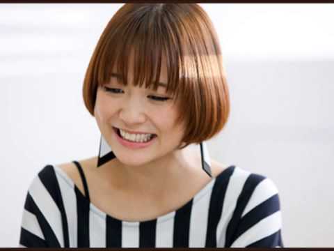 【十八番】大原櫻子、私がカラオケでテンションが上がる曲はゴールデンボンバーの 女々しくてかなぁ。カラオケルームのソファーに立って飛んで跳ねて盛り上がってるよ。