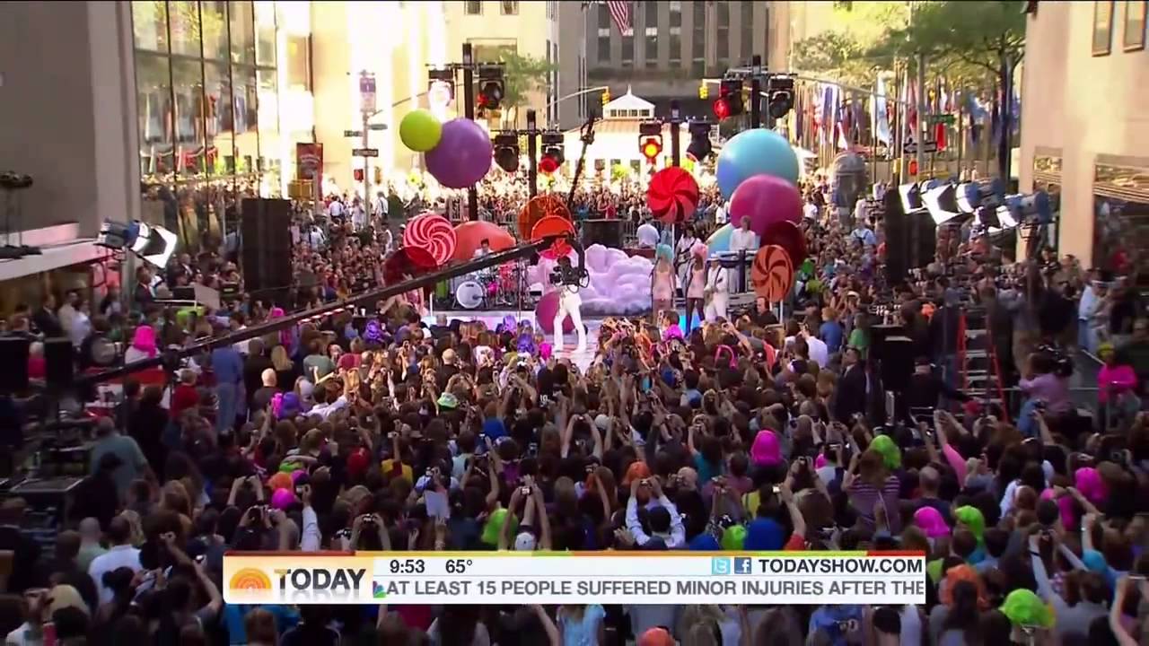 Katy Perry - Teenage Dream (Live in Today Show 08.27.10 ) HD 1080p