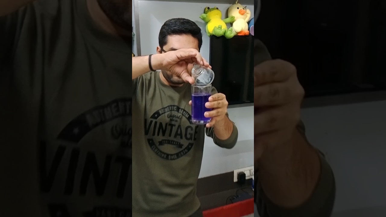 Blue Solution kaise hua Transparent 😳 Crazy Chemistry Experiment at Home 🤯 