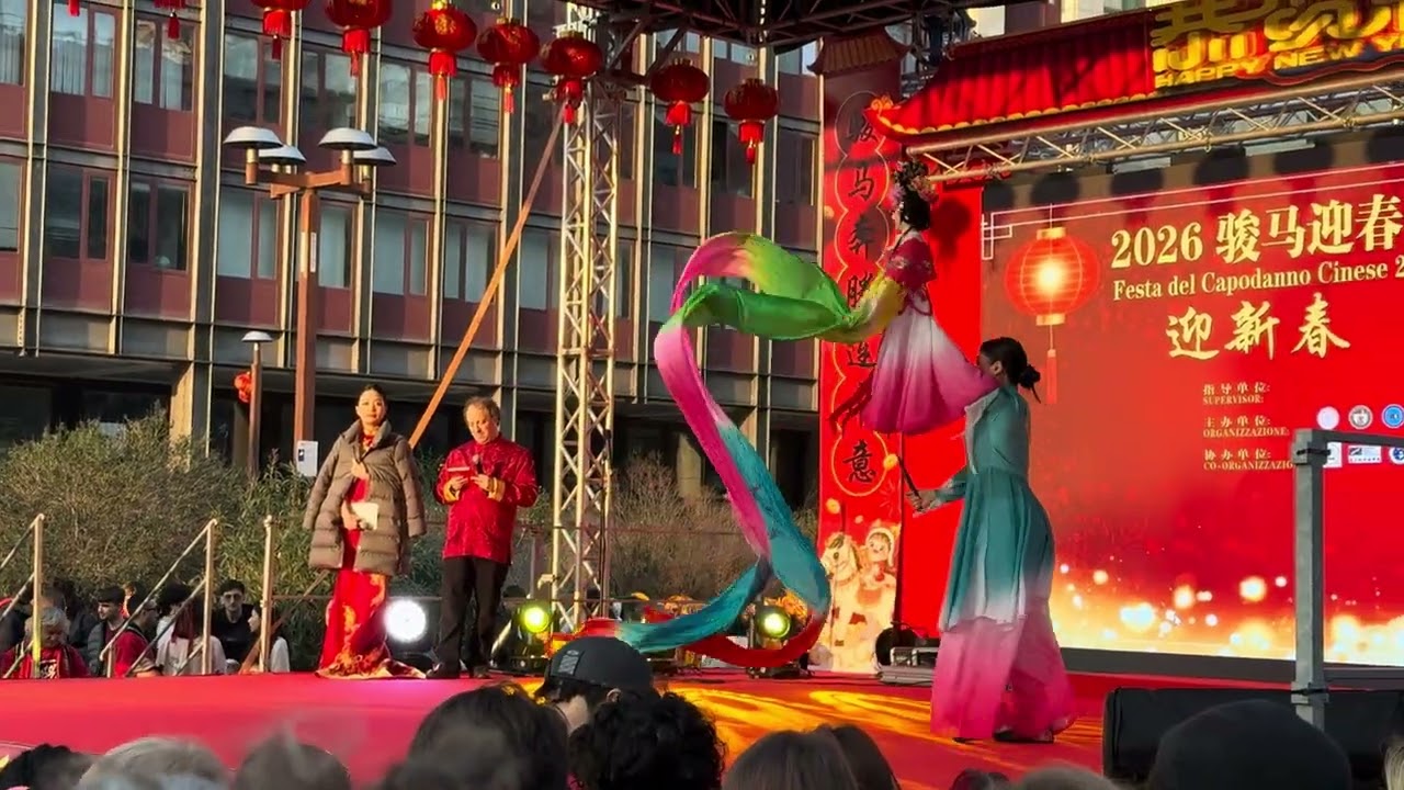 Danza Cinese con foulard e sciarpe a Napoli per il Capodanno | IPHONE 15 PRO | 4K 60P