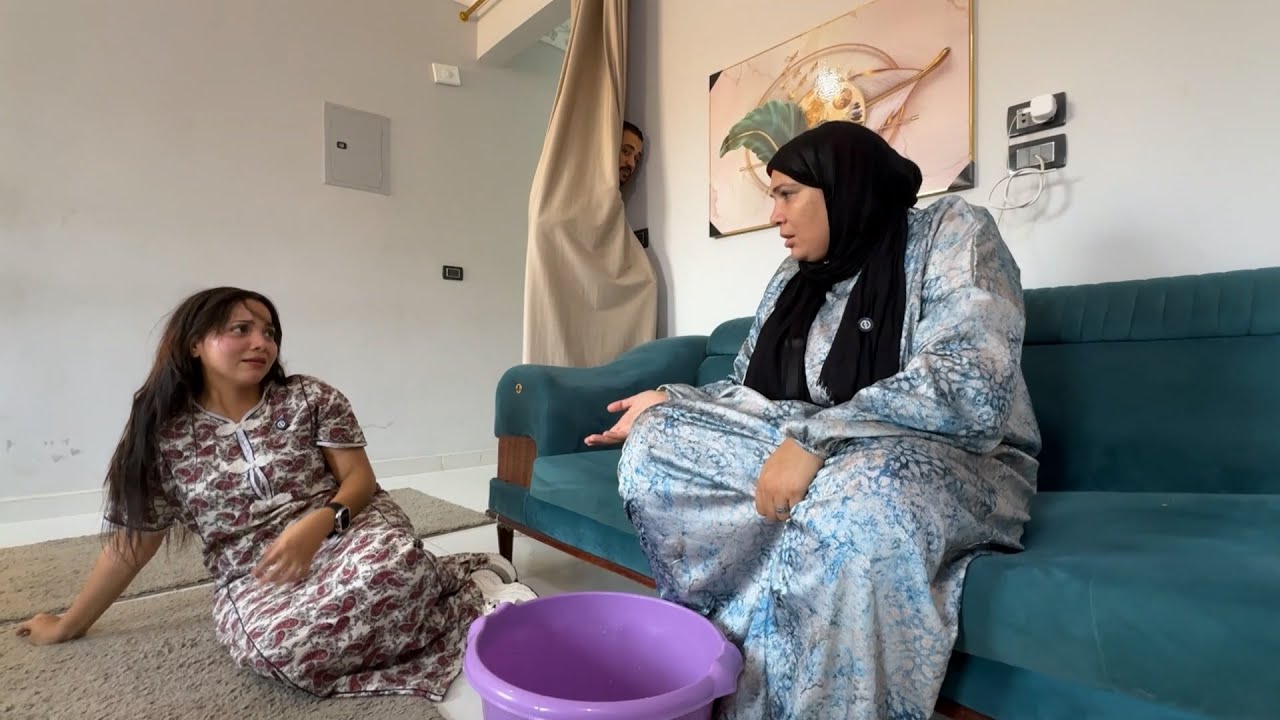 استخبى لزوجته عشان يشوفها بتعامل امه ازاى وطردها في الشارع فورا