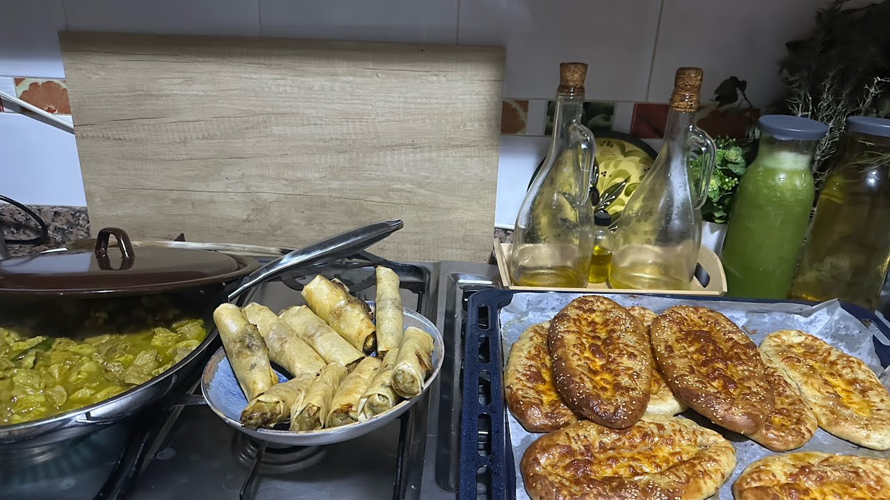 خبز معمر تركي بحال البيذزا او نقلو البطبوط معمر بالمغربية #الطبخ_المغربي #اكسبلور #عشاءلذيذ 🇲🇦🇲🇦🇲🇦🇲🇦