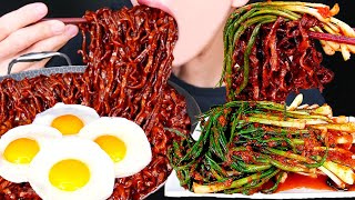 ASMR GREEN ONION KIMCHI SPICY BALCK BEAN NOODLES SAUSAGE MUKBANG 파김치 진짜장 먹방 パキムチ 咀嚼音 EATING SOUNDS