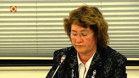 Burgemeester Saskia Bolten van Steenbergen legt ve...