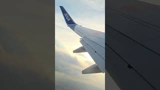 揺れながら宮崎空港を離陸する ANAウイングス B737-800の機窓から撮影