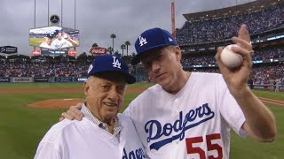 WS2017 Gm6: Hershiser, Lasorda toss first pitches
