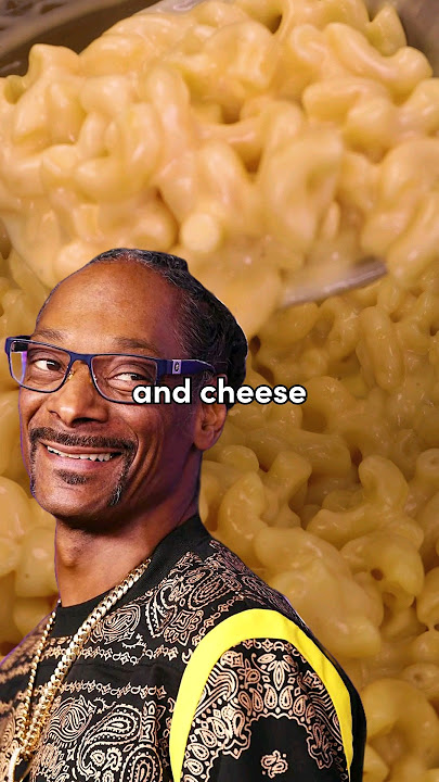 Get FESTIVE with Snoop Dogg's nutmeg spiced Mac and Cheese!