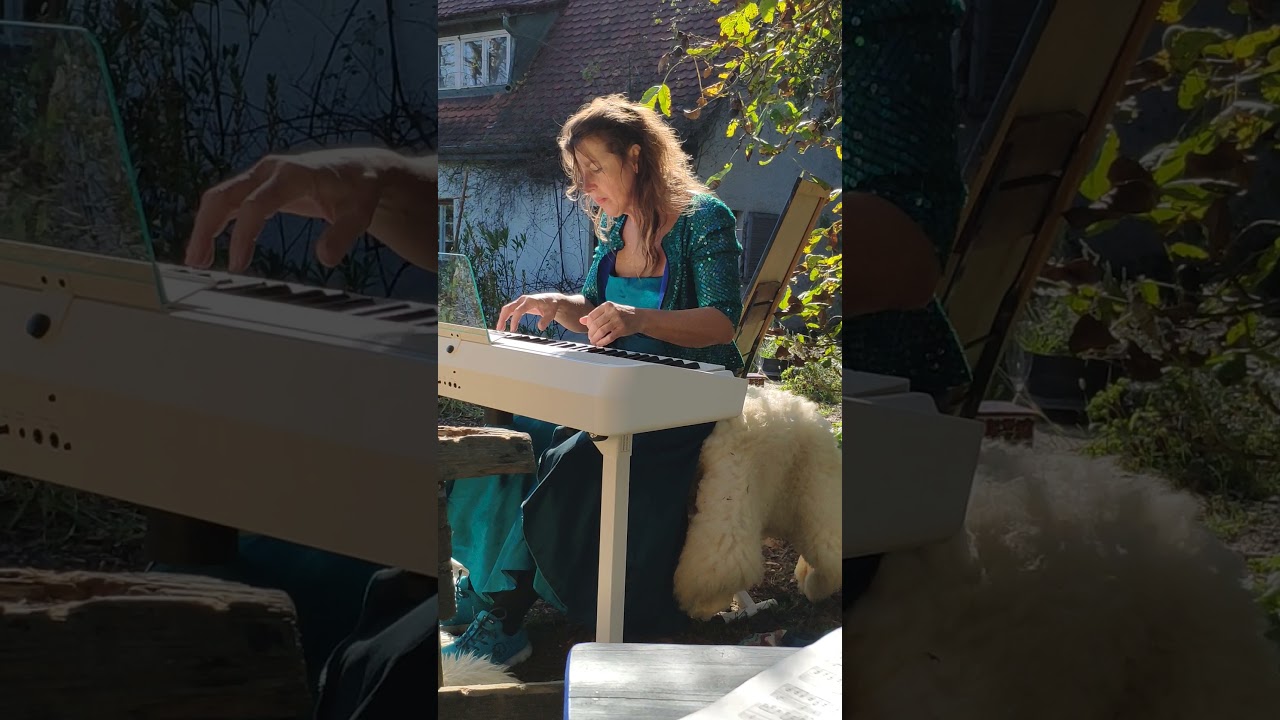 Katerina Antonova: Dachkonzert mit Rachmaninov Prelude g minor op. 23