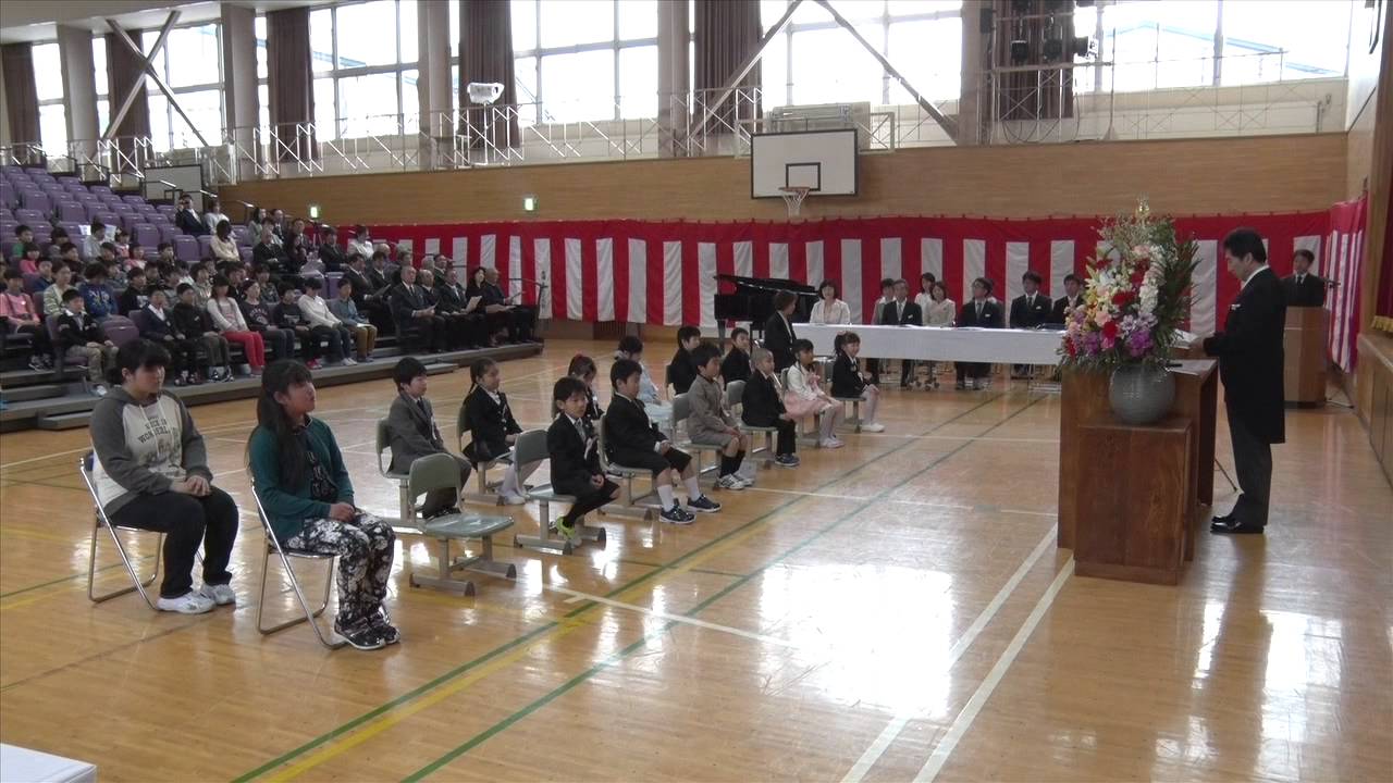 きょうから安代小学校の１年生です！