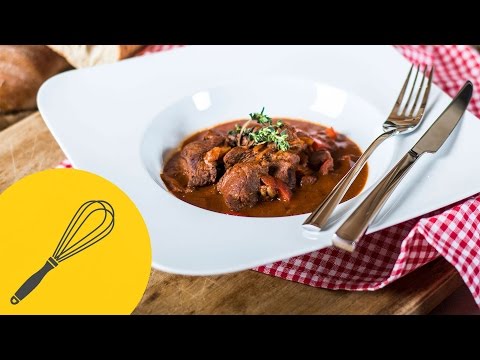 Rindergulasch mit Paprika und Kartoffeln / Gulasch / Sallys Welt. 