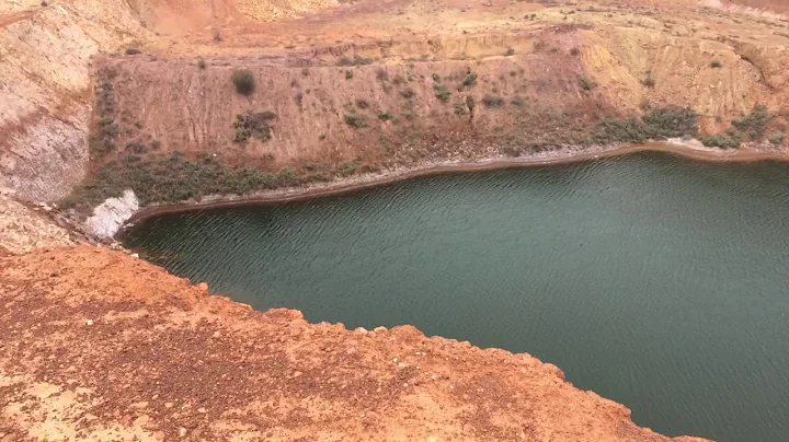 Exploring Old Gold Mines and Relic Hunting at Sandstone, Western Australia