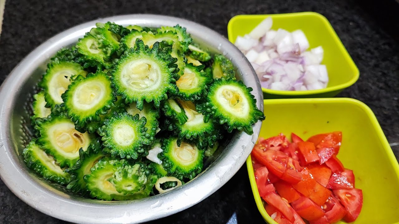 ಹೊಸದಾಗಿ ಹಾಗಲಕಾಯಿ ಪಲ್ಯ ಮಾಡುವವರಿಗೆ ಈ ವಿಡಿಯೋ | roti side dish easy bitter gourd curry | healthy curry