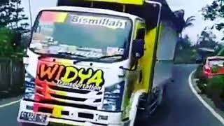 Story wa 30 detik versi truk oleng 'coco fun'
