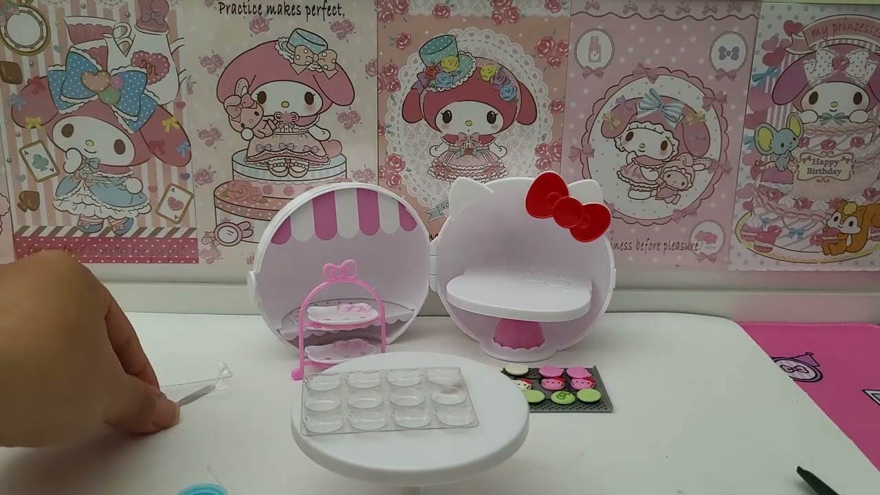 Miniverse Make it mini food Hello Kitty Macarons