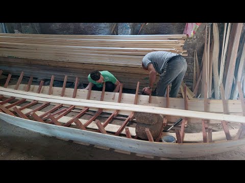 باب مصر قبلي | صناعة المراكب الخشبية.. مهنة تواجه الاندثار على ضفاف النيل