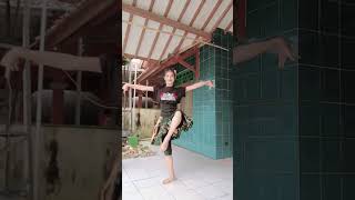 Keysaa Geboy jaipongan Kabaya Beureum