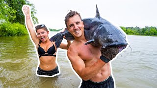 NOODLING Giant Catfish w/ HANNAH BARRON!! (Catch N' Cook) screenshot 5