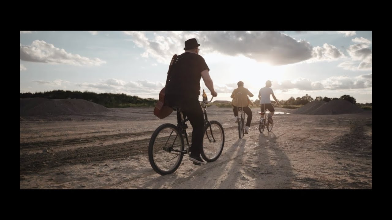 Go Go Gazelle - Erdbeerfelder für immer (Official Music Video)