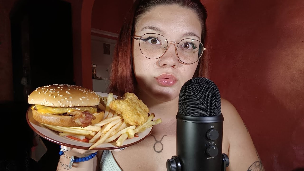 MUKBANG MCDONALD'S🍔🍟 (EATING SOUNDS - EATING SHOW - WHISPERING)😴💜 | ASMR ITA