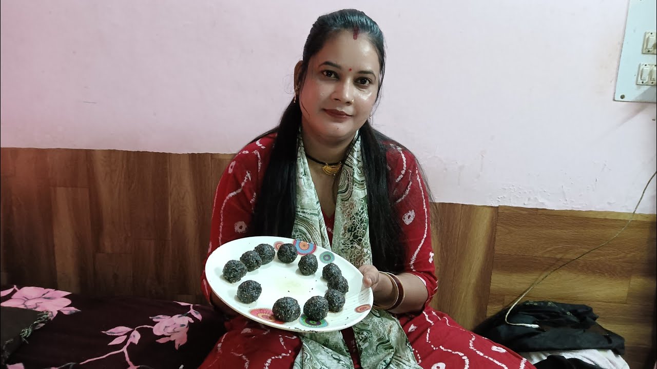 Till k laddu bnaye  ☺️ (a small sweet dish)