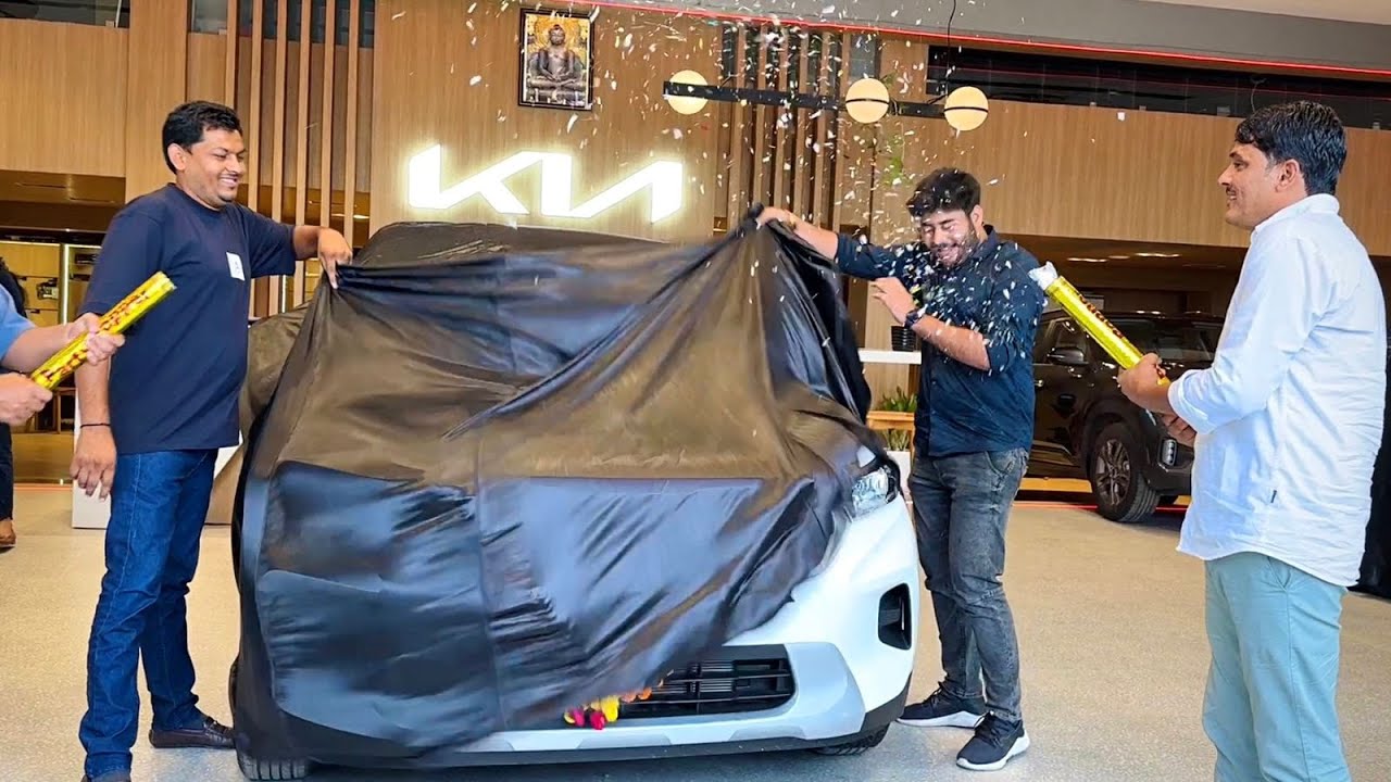 ज़िंदगी की पहली Car 🥹 || Taking Delivery of FIRST CAR EVER 😍