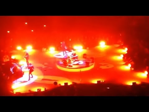 Metallica cover Oasis “Don’t Look Back In Anger" at Manchester, UK sing-along with crowd..