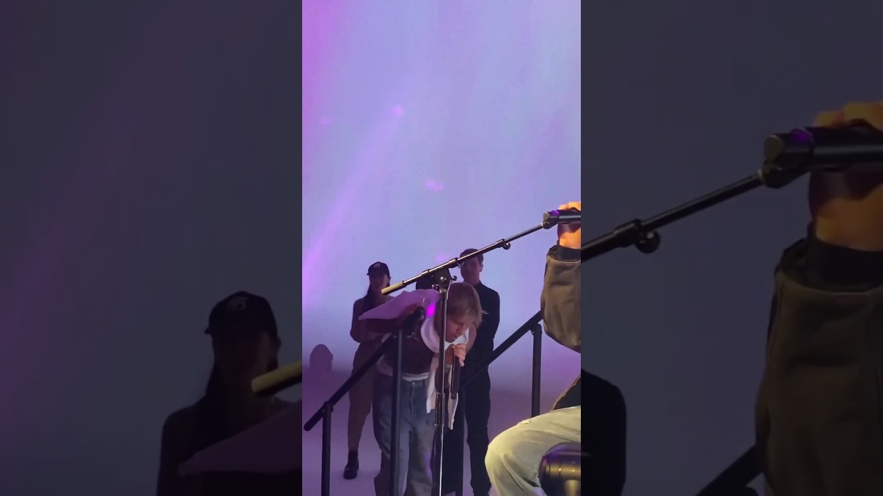 Justin Bieber is drunk and singing "Stay" with 