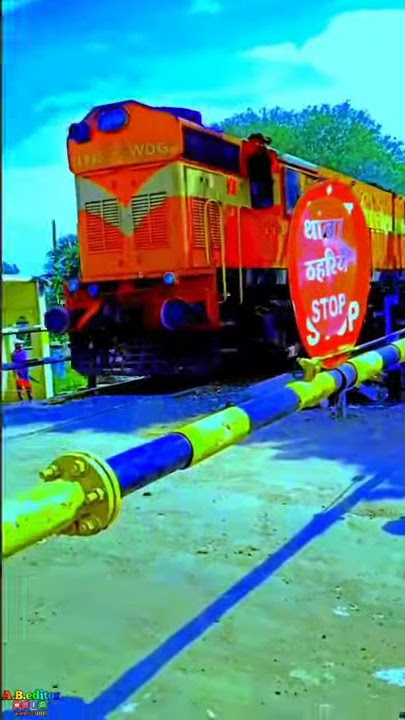 tujhe dekhte hi traffic ruk jaye train WhatsApp stetus