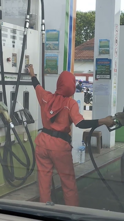 MBAK PETUGAS SPBU TERCIDUK 😂 #shorts #otomotif #pertamina #vlog