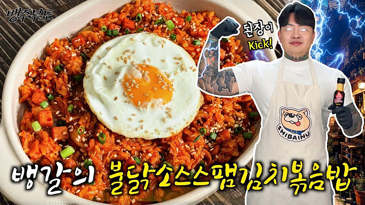 They say you have to add soybean paste to make kimbokkeun so delicious~? Buldak sauce spam kimchi...