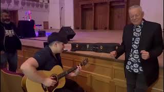 Playing to my Idol Tommy Emmanuel! - Jesse Garwood
