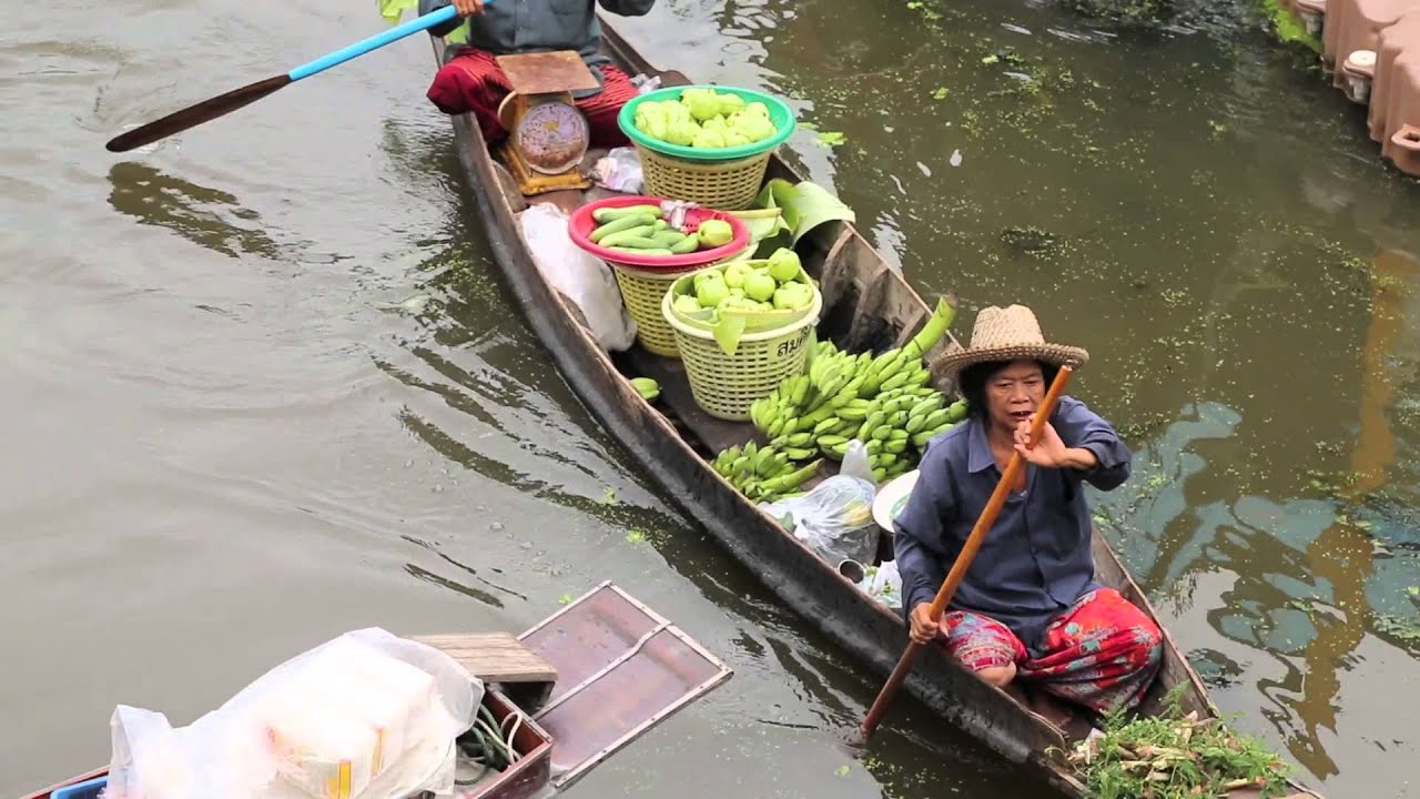 Tha Kha floating market