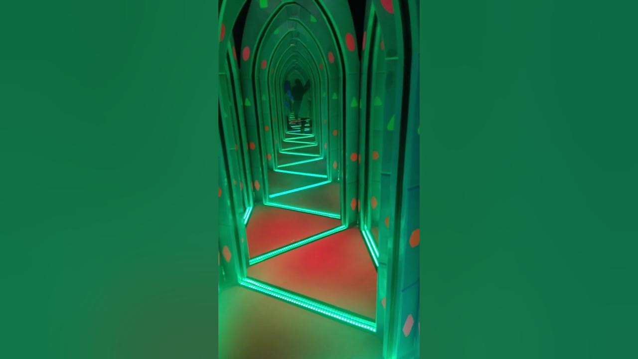 mirror maze india's largest mirror maze in lucknow hamley's lucknow palassio mall. YouTube