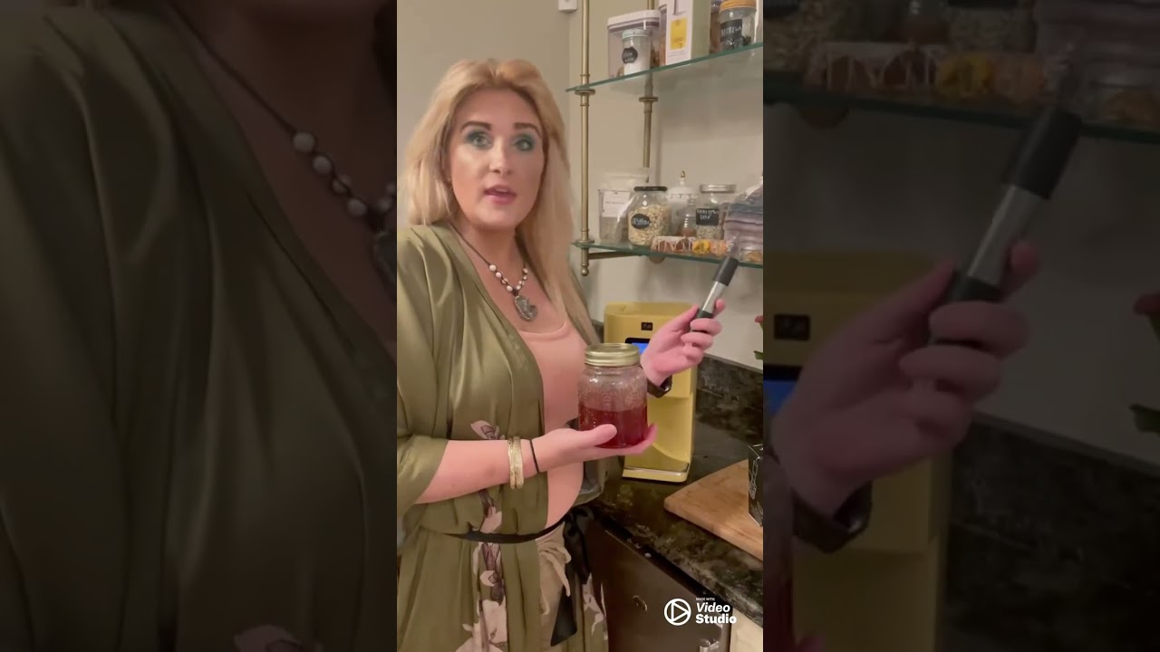 Tutorial on the herb press for a LEVO infusion!