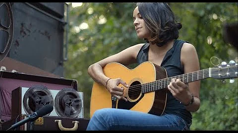 Amanda Avery "Puddle" - Suitcase Sessions