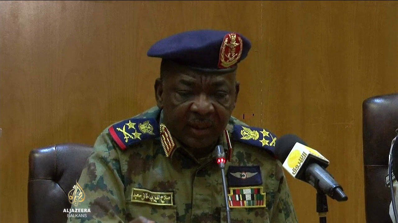 جنرالات سودانيون يحذرون المتظاهرين