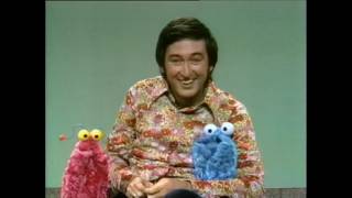 Classic Sesame Street - Bob sings "Hi Friend"