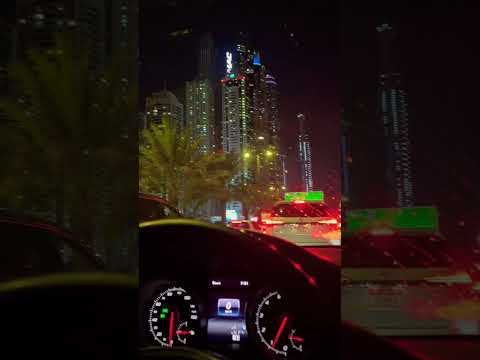 Sky scraper Dubai night view #musafir #shorts #viral #dubai #360 #burjkhalifa #skyscraper